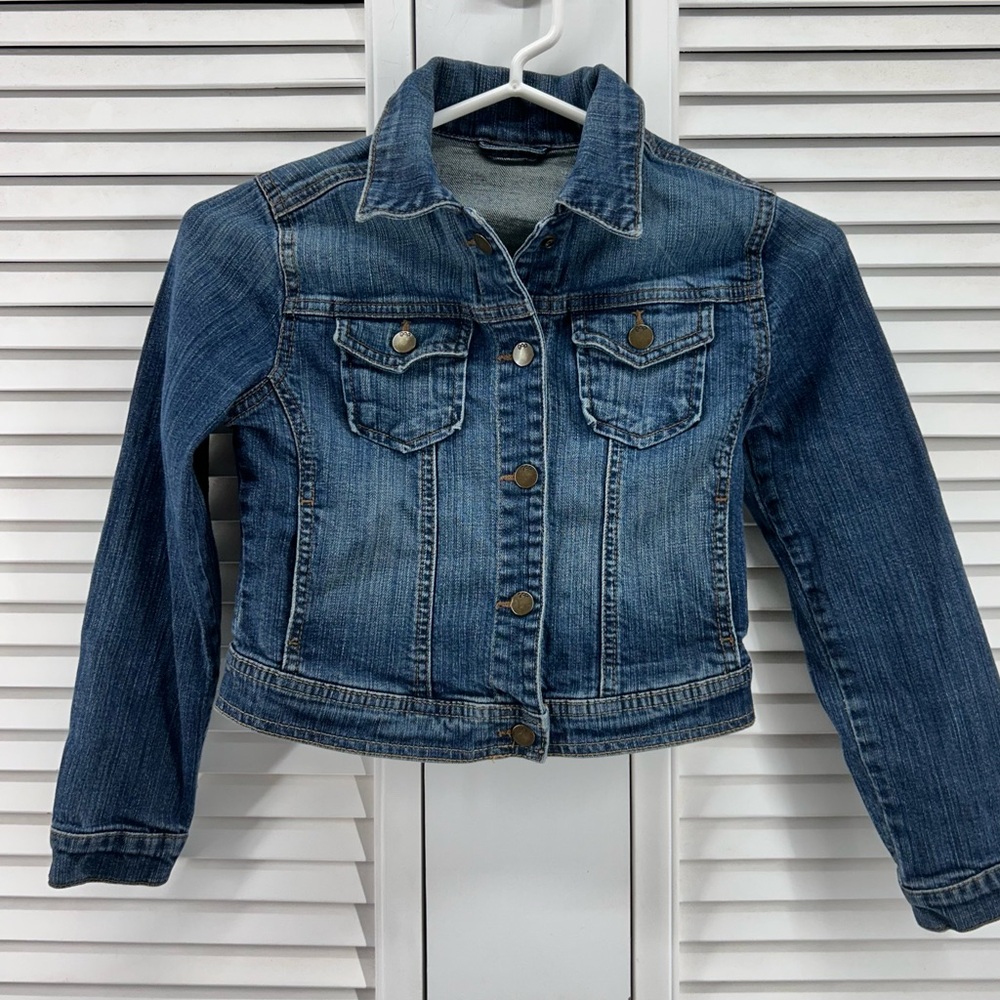 GAP size M 8 Classic Blue Jean Jacket snap up
